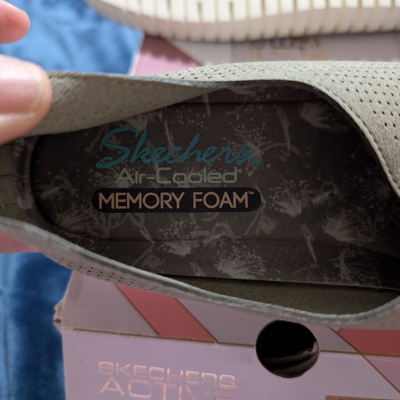 Skechers Sepulveda Slip On Sneakers in Taupe. Never worn. - Picture 2 of 3